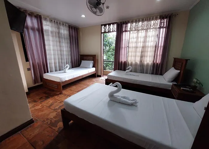 Makabata & Cafe Hotel 3*