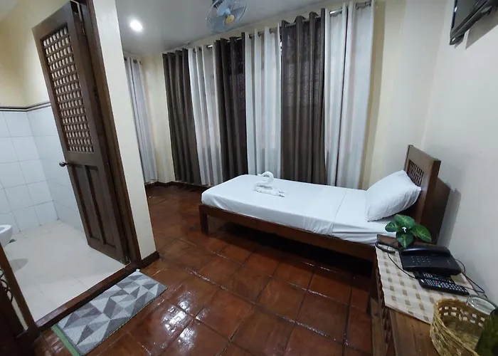 Makabata & Cafe Hotel