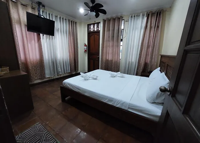 Hotel Makabata & Cafe 3*