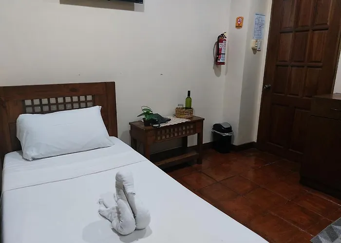 Makabata & Cafe Hotel 3*