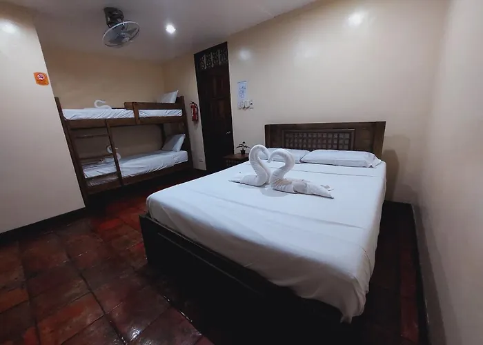 Hotel Makabata & Cafe