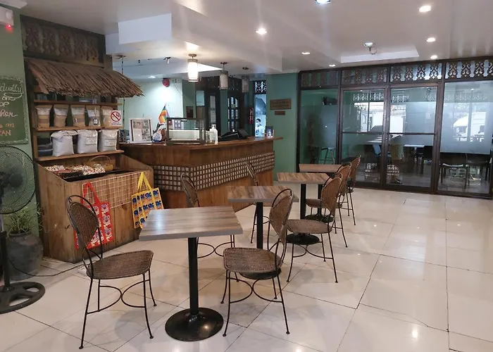 Makabata & Cafe Hotel