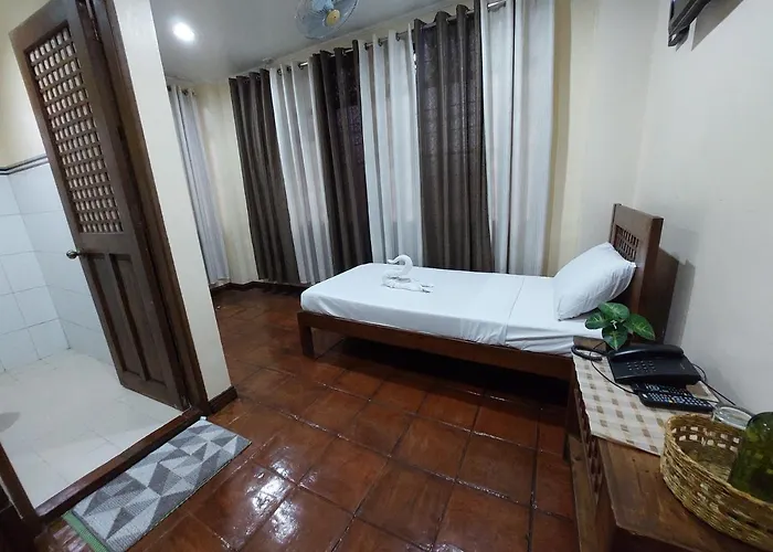 Hotel Makabata & Cafe Manila