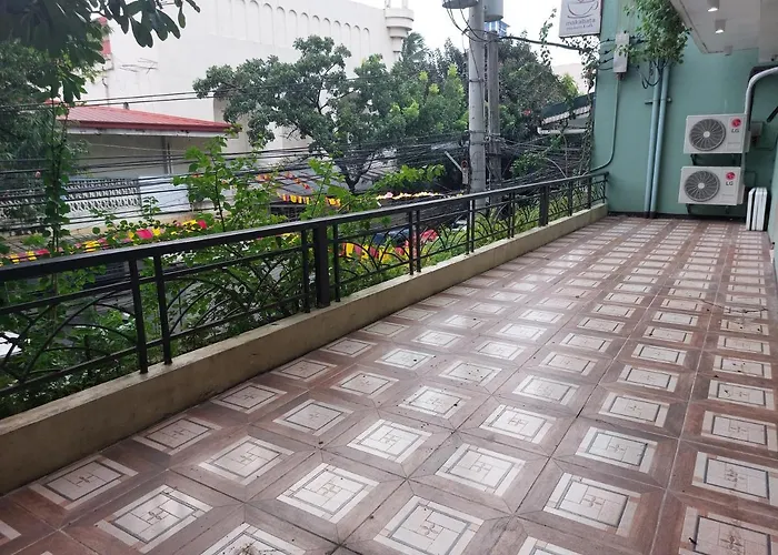 Makabata & Cafe Hotel 3*