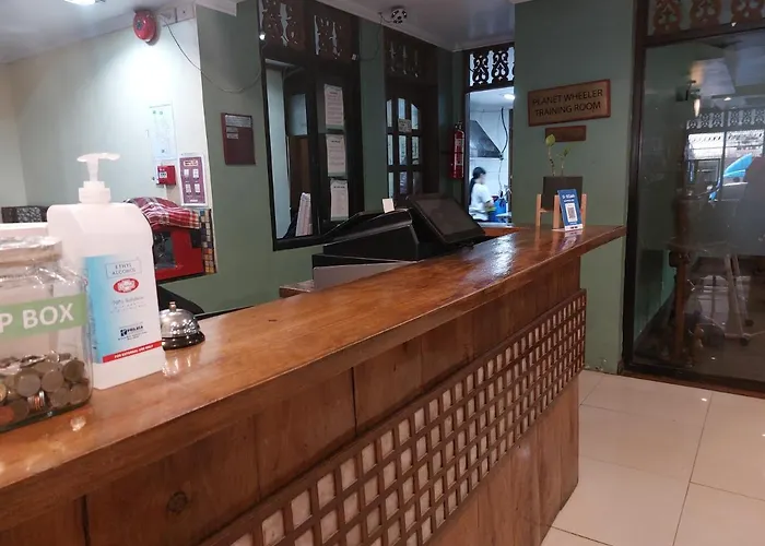Makabata & Cafe Hotel 3*