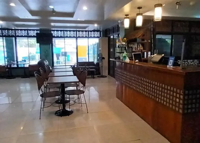 Makabata & Cafe Hotel 3*