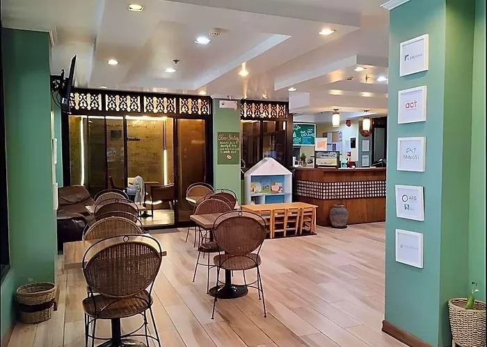 Makabata & Cafe Hotel