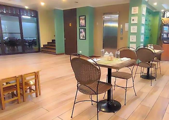 Makabata & Cafe Hotel 3*