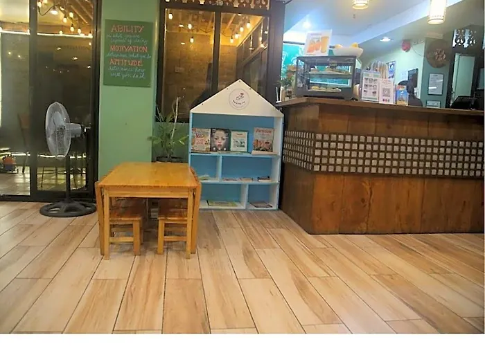 Makabata & Cafe Hotel