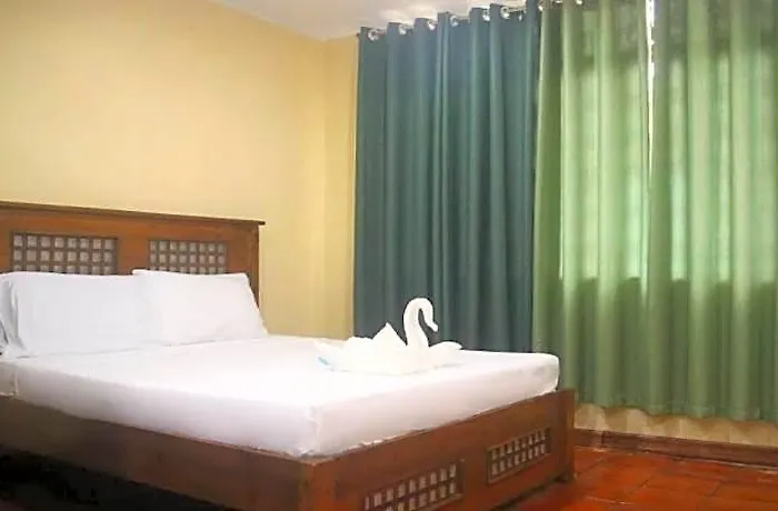 Hotel Makabata & Cafe