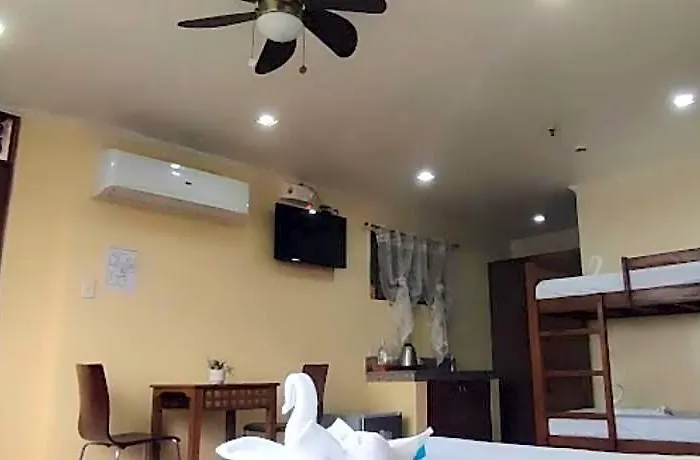 Makabata & Cafe Hotel 3*