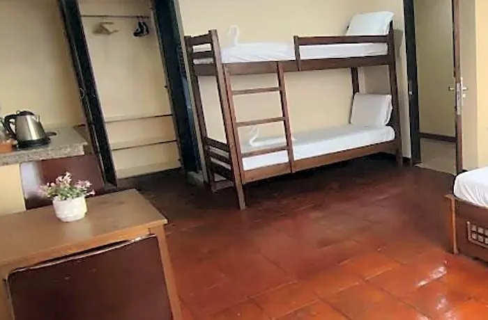 Hotel Makabata & Cafe Manila